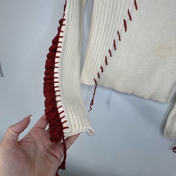 Zara Cream and Red Crew Neck Sweater with Ribbed Texture - Picture 10 of 17